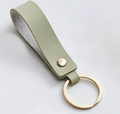 Knaak Luxe Sleutelhanger - Groen Leer met Gouden Accent - Elegant & Stijlvol