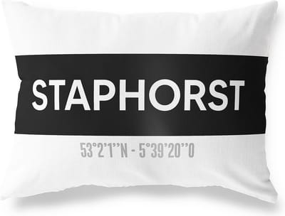 Tuinkussen STAPHORST - OVERIJSSEL met coördinaten - Buitenkussen - Bootkussen - Weerbestendig - Jouw Plaats - Studio216 - Modern - Zwart-Wit - 50x30cm