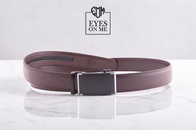 Bruine 150 cm lange lederen riem zonder gaatjes met automatische gesp voor heren met een maatje meer ( Model N159 )