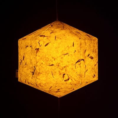 Papieren Lantaarn - Hanglamp Bloem - Woondecoratie - Handgemaakt Origami - 27cm x 27cm - Pastel Geel