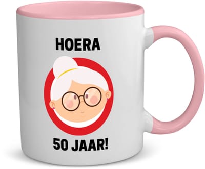 Akyol - hoera 50 jaar! vrouw koffiemok - theemok - roze - 49+1 - mensen die 50 zijn geworden - 50 jaar sarah cadeau - jubileum vrouw - verjaardags - grappige tekst - jarig - verjaardag - 350 ML inhoud
