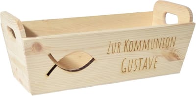 Houten mand met hengsels en personalisatie voor cadeaus