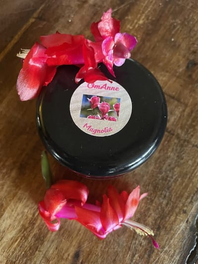 Bodyscrub Dode Zeezout met Magnolia 200 gr. (H)Eerlijk Puur!! van OmAnne Inclusief verzending!!