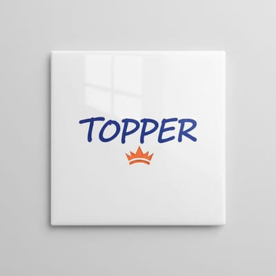 Motiverende Woord Keramische Tegel “Topper” – Minimalistische Kroon Typografie Wanddecoratie – Decoratieve Tegel 15 × 15 cm