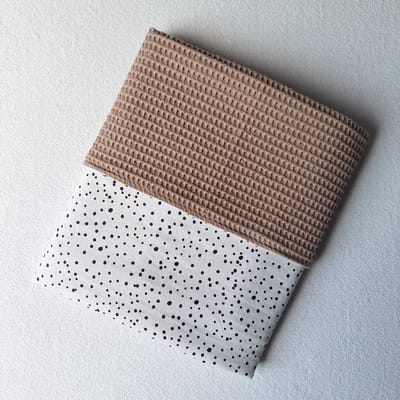 Wiegdeken wafelstof warm beige - katoen stipjes - 70 x 100 cm