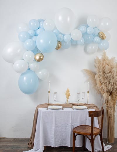 ARTYFETES - Boogkit met 57 blauw-witte ballonnen voor baby shower