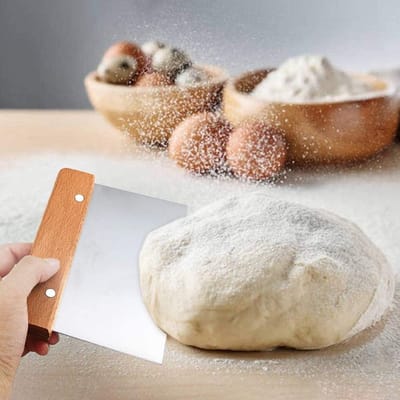 Deeggarde RVS met Houten Handvat voor Bakken: Ideaal voor Deeg, Cake, Pizza en Brood