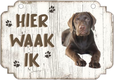 Hier Waak Ik: Labrador bruin | Waakbord | Spreukenbord | Hondenras | Hond | Betreden op eigen risico | Pas Op Voor De Hond | Deurbordjes | Bewaker Van Dit Huis