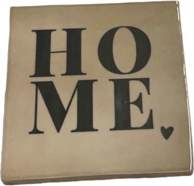 Hippe tegeltje met tekst: Home | Beige met charcoal grijs | Gepersonaliseerde cadeau | Hippe Spreuktegel | Nieuwe woning cadeau | Housewarming cadeau