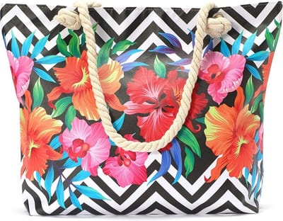 Een vrolijke strandtas met een print van bloemen (50x36cm) gevoerd en afsluitbaar met een rits aan de binnenkant. Een handige tas om veel in mee te kunnen nemen. Afgewerkt met twee handvaten van gedraaid touw. Voor uzelf of als Cadeau.