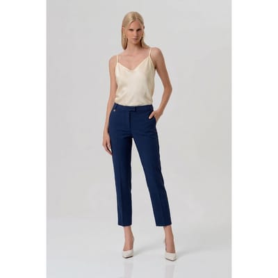 Chino vrouw donkerblauw