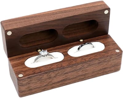 Houten Ringendoos met Fluvelen Voering voor Verloving en Huwelijk