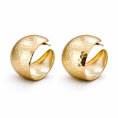 Marama - 18K Goudkleurige Huggie Oorringen Elise L – Gehamerde Stud Oorbellen – 925 Zilveren Steker – Hypoallergeen – 3 cm
