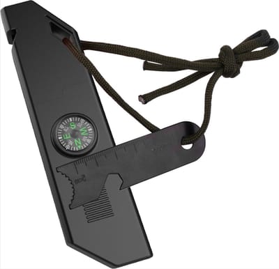New Age Devi - Multifunctionele Zwarte Survival Tool Vuursteen Strijker Vuurstarter Magnesium Stick Kompas Noodfluit - Perfect voor Vaderdag en Noodpakketten - 6 in 1 - Met Opbergvakje Opmeetstuk en Flessenopener