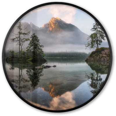 Poster in lijst Rond - Fotolijst 60x60 cm - Posters - Water - Landschap - Berg - Bomen - Ronde posterlijst zwart - Decoratie - Wanddecoratie woonkamer - Muurdecoratie slaapkamer