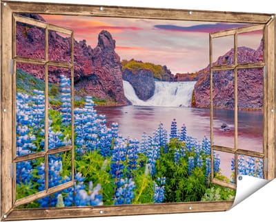 Gards Tuinposter Doorkijk Waterval met Blauwe Lupine Bloemen - 150x100 cm - Tuindoek - Tuindecoratie - Wanddecoratie buiten - Tuinschilderij