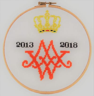 Pako compleet Borduurpakket met telpatroon - 5 jaar op de troon Koning Willem-Alexander - 217.712 - linnen - 17,5 Rond - DIY kit