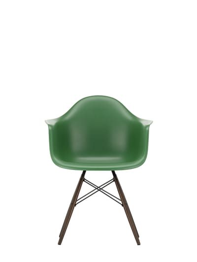 Vitra DAW Eames Plastic Armchair - smaragd RE - donkere esdoorn