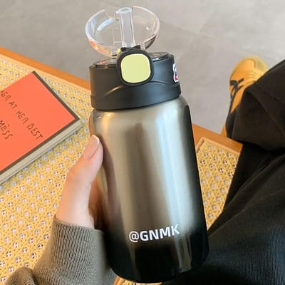 Nouvelle Tasse Thermos Dégradée de Haut Niveau d'Apparence Style Ins Tasse à Eau avec Paille pour Dames Tasse Portable d'Extérieur en Acier Inoxydable 350ml