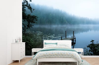 Behang - Fotobehang Natuur - Meer - Bos - Mist - Breedte 360 cm x hoogte 260 cm