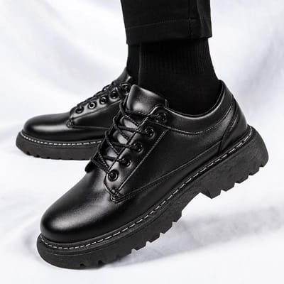Nieuwe Lente Zakelijk Zwarte Leren Schoenen Herenschoenen in Hong Kong Stijl Lage Top Herenschoenen Jonge Mannen Casual Schoenen Modieuze Schoenen 44