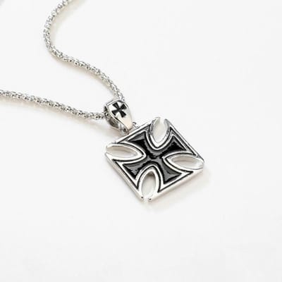 Matériaux respectueux de l'environnement Alliage Bijoux Mode Noir Goutte Gel Pendentif Templier Chaîne Rétro white