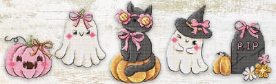 Borduurpakket LETI 9944 - Boo Crew Ornaments 5 - Boo Club (5x) met plastic stramien