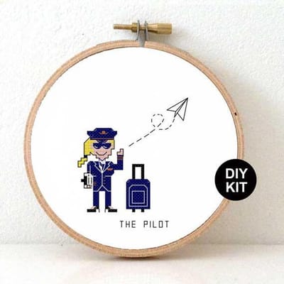 Piloot borduurpakket. DIY kado voor haar. DIY kado idee vrouwlijke piloot. Eenvoudig borduurpakket voor pilote inclusief borduurring en DMC garen