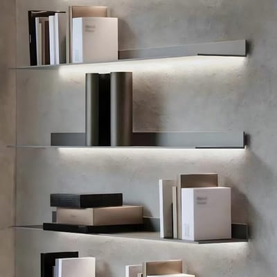 Zwevende Wandplank met LED Verlichting – Aluminium Boekenplank / Plantenrek – 120x23x7,5 cm – Grijs – Moderne Wandkast voor Woonkamer & Slaapkamer – HomebyNicole