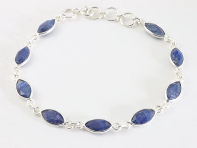 Fijne zilveren armband met blauwe saffier