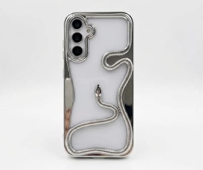Zilverkleurig transparant telefoon hoesje geschikt voor Samsung A56 – backcover met 3D slang detail, zacht TPU softcase met verhoogde rand en elektroplating afwerking