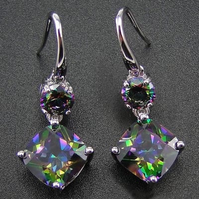 Huitan Veelkleurige Zirkonia Vrouwen Hangende Oorbellen Sierlijke Accessoires voor Avondfeest Vrouwelijk Kerstcadeau Luxe Sieraden black