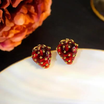 Rode Zirconia Aardbei Stud Oorbellen voor Dames 2023 Trend Zoet Eenvoudig Ontwerp Fruit Sieraden Gepersonaliseerde Oorbellen rood