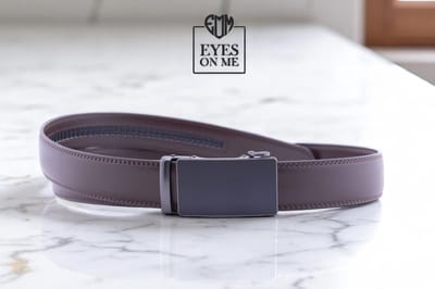 Bruine 150 cm lange lederen riem zonder gaatjes met automatische gesp voor heren met een maatje meer ( Model N255 )