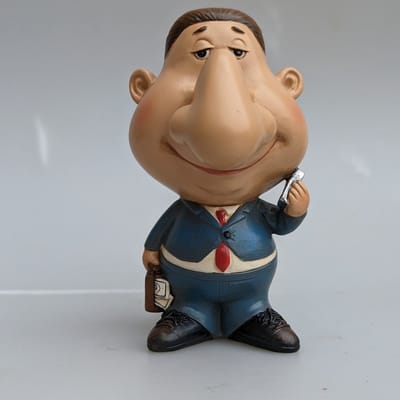MadDeco ludiek Kerstcadeau brillenstandaard zakenman manager polystone 11 cm hoog