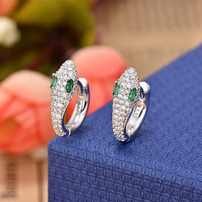 Boucles d'oreilles minimalistes luxueuses et exquises pour femmes Boucles d'oreilles tendance et élégantes en forme de serpent Haut de gamme et pleines de diamants black