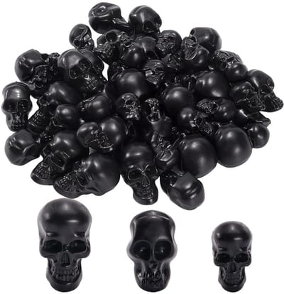 50 stuks 3 maten zwarte schedel mini plastic schedel figuur hoofden decoratie Halloween skelet hoofd Halloween micro landschap grap rekwisieten spook accessoires voor knutselen tafel bar decoratie