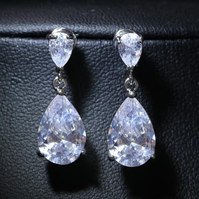 Emmaya Boucles d'oreilles pendantes simples et élégantes pour femmes en cristal en forme de larme en zircone cubique Boucles d'oreilles de mariage de luxe pour mariée Bijoux à la mode gray