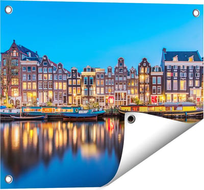 Gards Tuinposter Amsterdamse Huisjes in de Avond met Lichten - 50x40 cm - Tuindoek - Tuindecoratie - Wanddecoratie buiten - Tuinschilderij