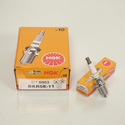 Boite de 10 bougie d'allumage NGK BKR5E-11 / 6953 pour moto Neuf