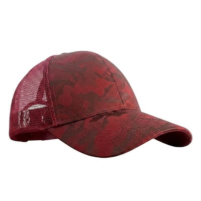 Rood camouflage baseball pet heren en dames – mesh trucker pet met gebogen klep en ponytail opening – verstelbare snapback cap met camouflage patroon – ademende dames pet voor casual en outdoor gebruik
