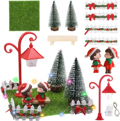 Miniatuur Tuinaccessoires voor Kerstmis met Bankje, Straatlicht en Kabouters, Inclusief LED Fairy String Lights voor een Betoverend Micro Landschap