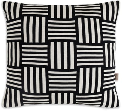 Knit Factory Dash Sierkussen - Vierkant kussen - Kussen woonkamer - Bank kussen - Decoratie kussen - Modern - Ecru/Zwart - 50x50 cm - Superzacht - Geblokt/Gestreept - Kussenhoes inclusief kussenvulling