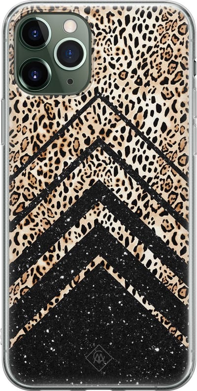 Casimoda® hoesje - Geschikt voor iPhone 11 Pro Max - Chevron Luipaard - Siliconen/TPU telefoonhoesje - Backcover - Luipaardprint - Zwart