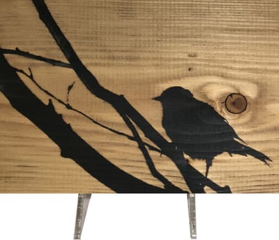 CharredArt - Houten Bord Vogel op een tak | Hout kunst - Wanddecoratie accessoires - Vogels - Natuur - Herfst decoratie - Interieur