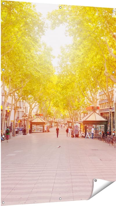 Gards Tuinposter De Ramblas Straat in Barcelona - 100x150 cm - Tuindoek - Tuindecoratie - Wanddecoratie buiten - Tuinschilderij