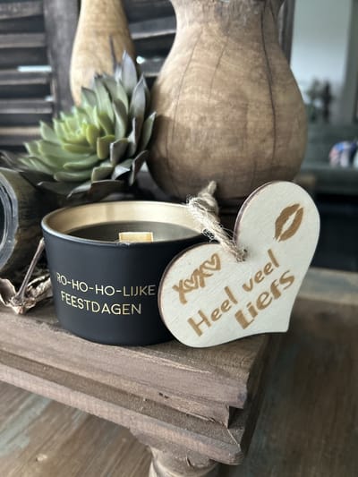 Creaties van Hier - Soja kaars Vro-ho-ho-lijke feestdagen voor jou met houten hartje - Kerstpakket - Glas - Hout