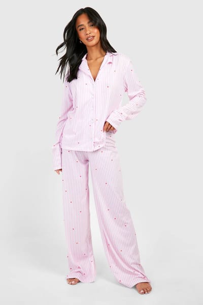 boohoo Dames Petite pennenstreep hartprint lange mouw overhemd met broek pyjamaset | Pink | Maat: 8