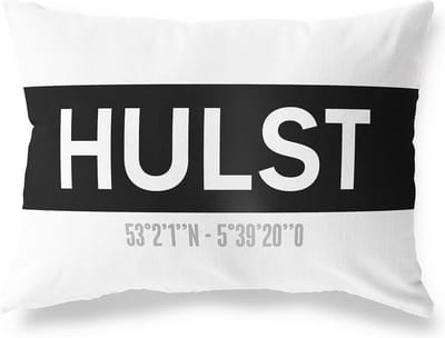 Tuinkussen HULST - ZEELAND met coördinaten - Buitenkussen - Bootkussen - Weerbestendig - Jouw Plaats - Studio216 - Modern - Zwart-Wit - 50x30cm
