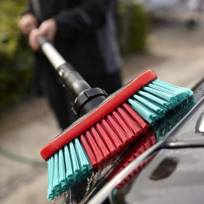 Autoborstel met waterdoorloop en draaischarnier, 250 mm, zacht/gesplitst, zwart